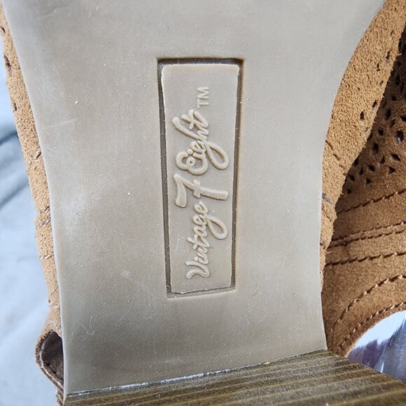 Vintage 7 Eight Womens Size 8 Lenora Brown Perforated Suede Heeled Sandals *GUC* - Picture 9 of 13